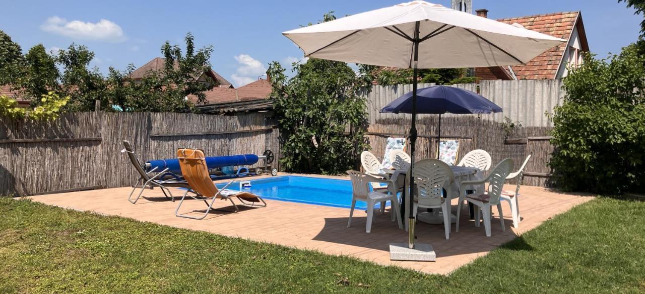Lellei Pihenohaz Balatonlelle Villa Bagian luar foto