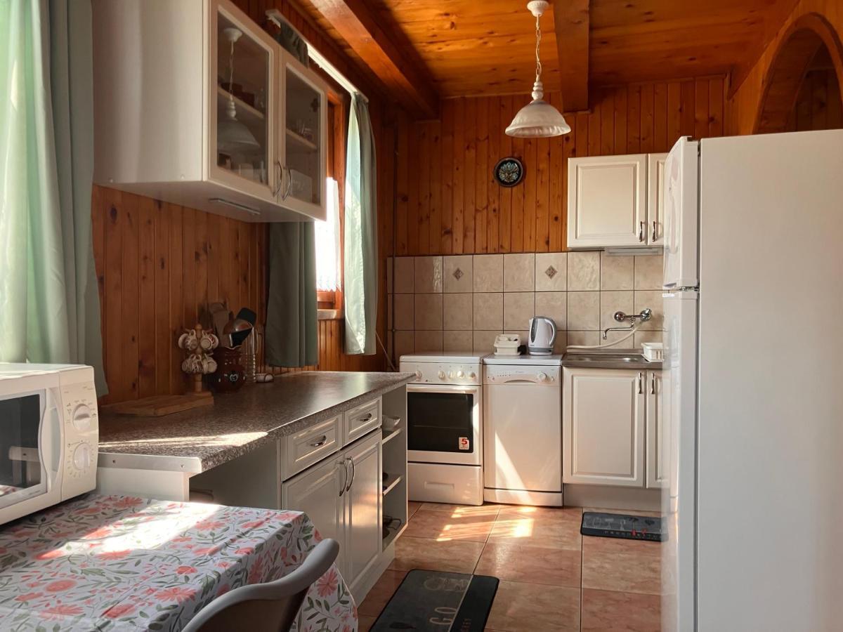 Lellei Pihenohaz Balatonlelle Villa Bagian luar foto
