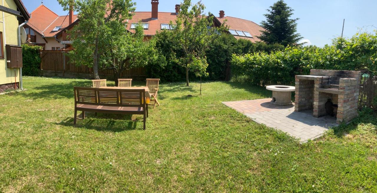 Lellei Pihenohaz Balatonlelle Villa Bagian luar foto